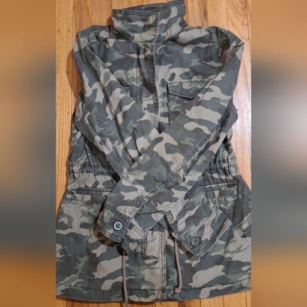 OLD NAVY CAMOFLAUGE JACKET